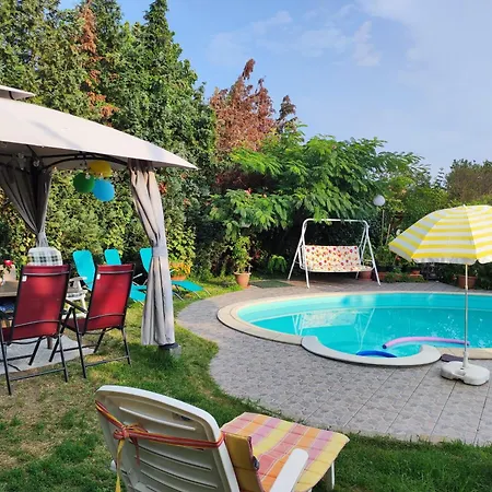 Rozi Garden Vendeghaz Badacsony בדקסוניטומאי