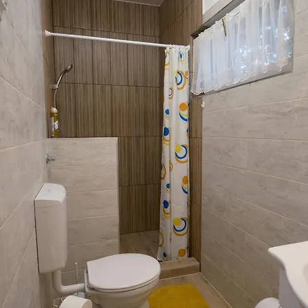 Πανσιόν Rozi Garden Vendeghaz Badacsony Badacsonytomaj