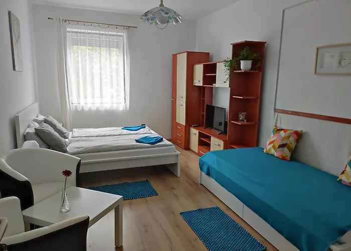 בית הארחה Rozi Garden Vendeghaz Badacsony בדקסוניטומאי