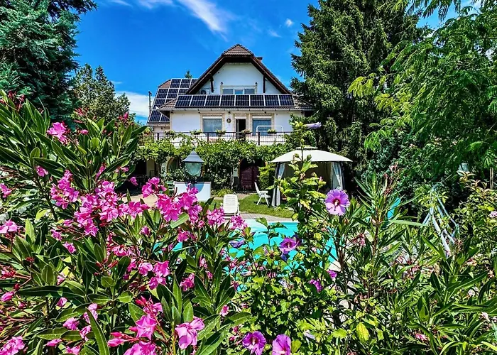 Rozi Garden Vendeghaz Badacsony בדקסוניטומאי