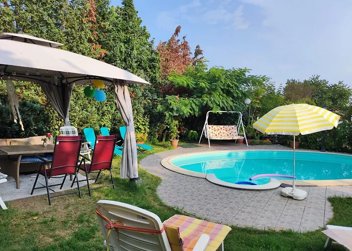 Rozi Garden Vendeghaz Badacsony בדקסוניטומאי