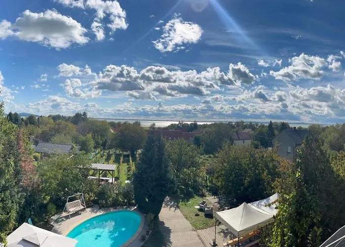 Rozi Garden Vendeghaz Badacsony בית הארחה בדקסוניטומאי