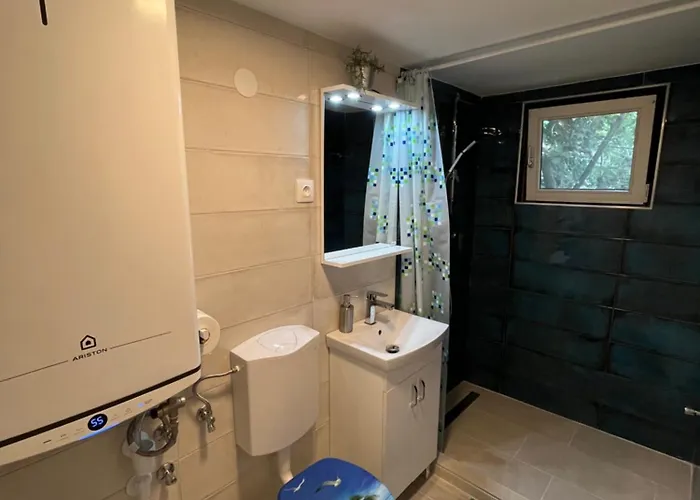 Rozi Garden Vendeghaz Badacsony * בדקסוניטומאי