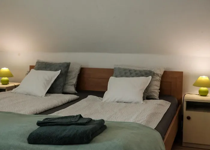 Rozi Garden Badacsony Casa de hóspedes *